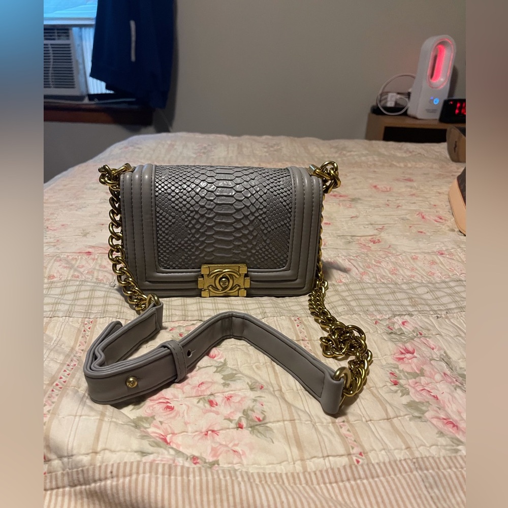 🔥EUC Small Gray Alligator Crossbody🔥
